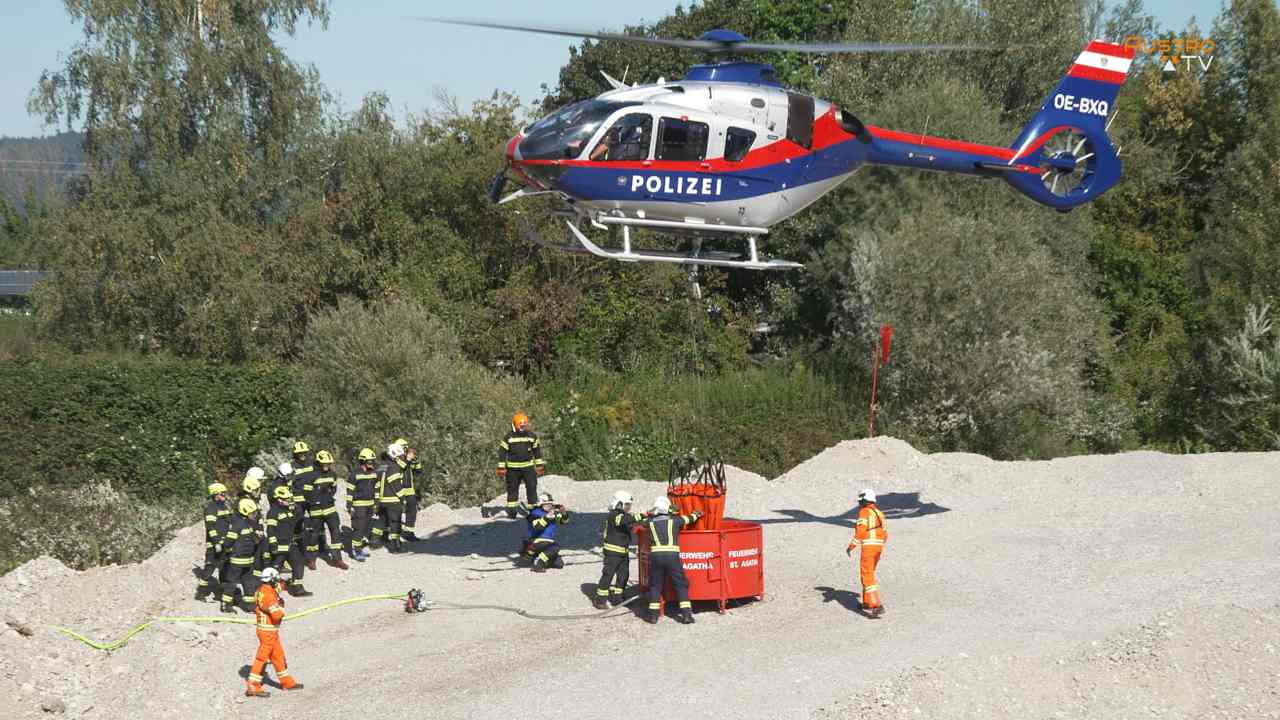 Waldbrandübung 2026 in Ranshofen: Feuerwehr trainierte Einsatz mit Hubschrauber
